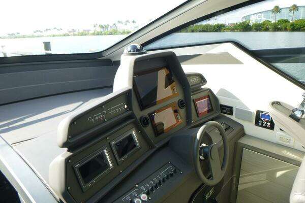 Pershing 62 Yacht For Sale