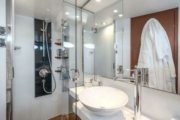 Princess 64 Flybridge Yacht For Sale