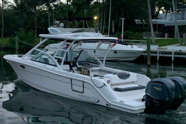 31ft Robalo Yacht For Sale