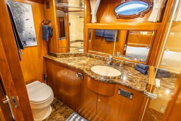 Ocean Alexander Raised Pilothouse Flybridge Sedan Yacht For Sale