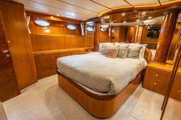 Ocean Alexander Raised Pilothouse Flybridge Sedan Yacht For Sale