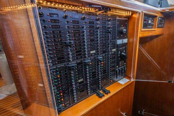 Ocean Alexander Raised Pilothouse Flybridge Sedan Yacht For Sale