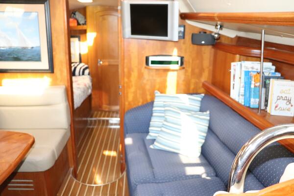 Dolce Vita 41ft Hunter Yacht For Sale