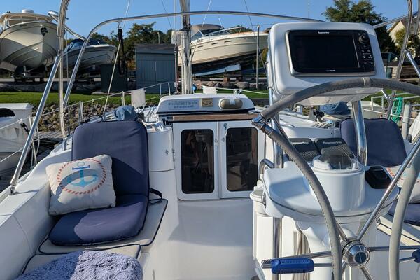 Dolce Vita 41ft Hunter Yacht For Sale