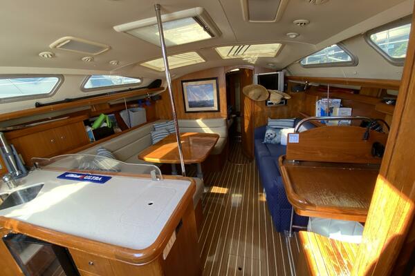 Dolce Vita 41ft Hunter Yacht For Sale
