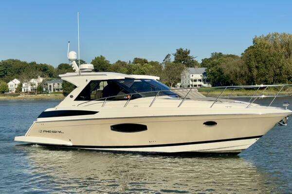 42-ft-Regal-2018-42 Sport Coupe-Greenwich Connecticut United States yacht for sale