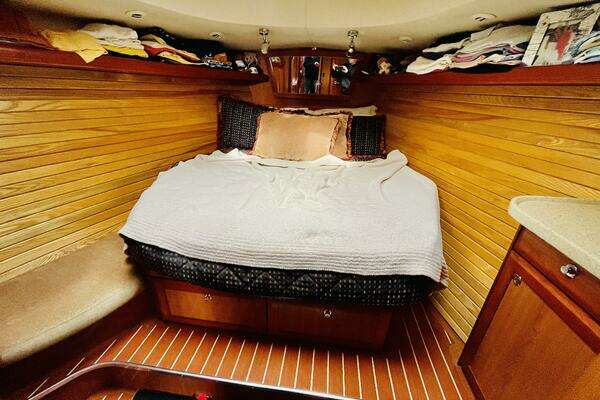 Hunter 49 Yacht For Sale