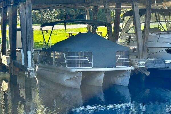 22-ft-Godfrey-2020-Sweetwater 2286- Lefroy Ontario Canada  yacht for sale