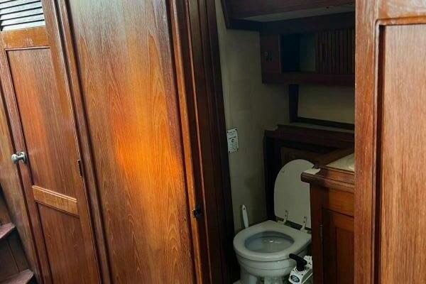 Ella Lin 37ft Endeavour Yacht For Sale