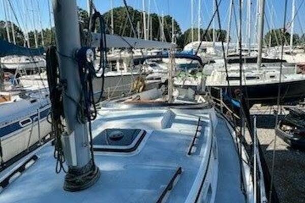 Ella Lin 37ft Endeavour Yacht For Sale