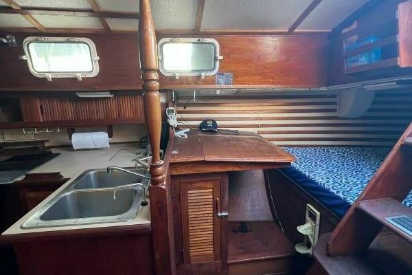 Ella Lin 37ft Endeavour Yacht For Sale
