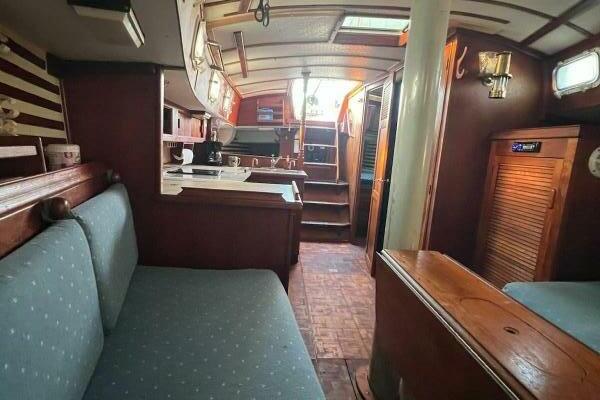 Ella Lin 37ft Endeavour Yacht For Sale