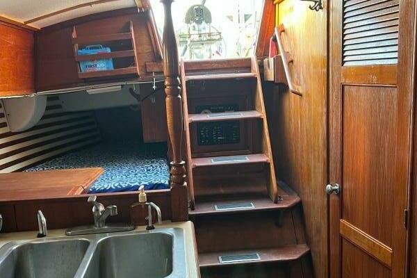 Ella Lin 37ft Endeavour Yacht For Sale