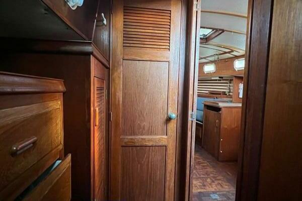 Ella Lin 37ft Endeavour Yacht For Sale