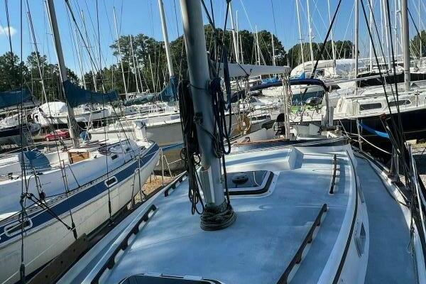 Ella Lin 37ft Endeavour Yacht For Sale