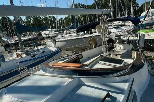 Ella Lin 37ft Endeavour Yacht For Sale