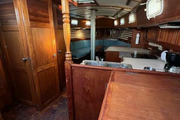 Ella Lin 37ft Endeavour Yacht For Sale