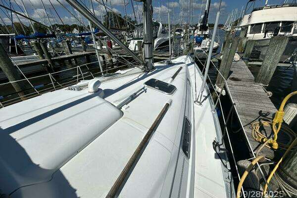 Photo of the 1998 Beneteau Oceanis 381 "Little Wing"