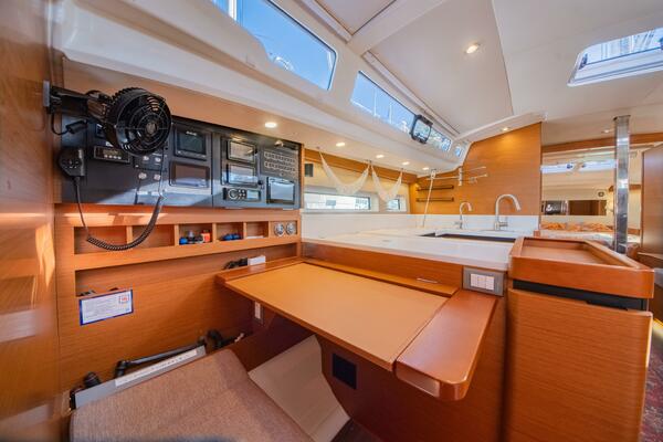 Cinnamon Girl 44ft Jeanneau Yacht For Sale