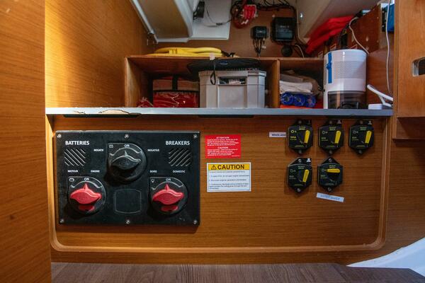 Cinnamon Girl 44ft Jeanneau Yacht For Sale