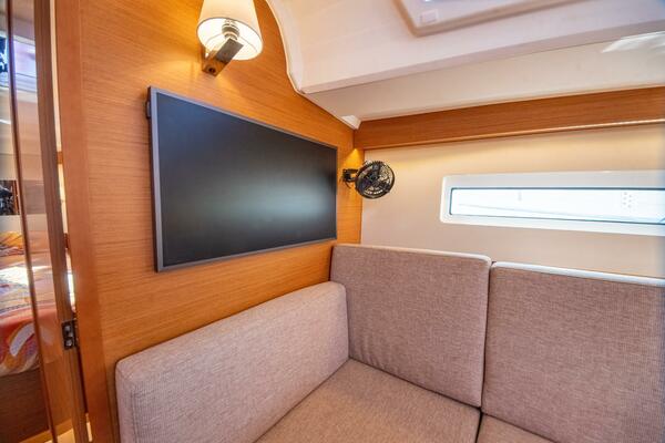 Cinnamon Girl 44ft Jeanneau Yacht For Sale