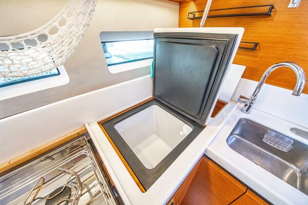 Cinnamon Girl 44ft Jeanneau Yacht For Sale