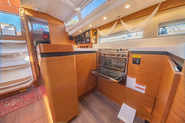 Cinnamon Girl 44ft Jeanneau Yacht For Sale