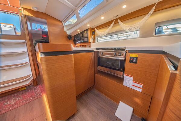 Cinnamon Girl 44ft Jeanneau Yacht For Sale