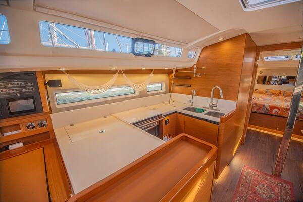 Cinnamon Girl 44ft Jeanneau Yacht For Sale