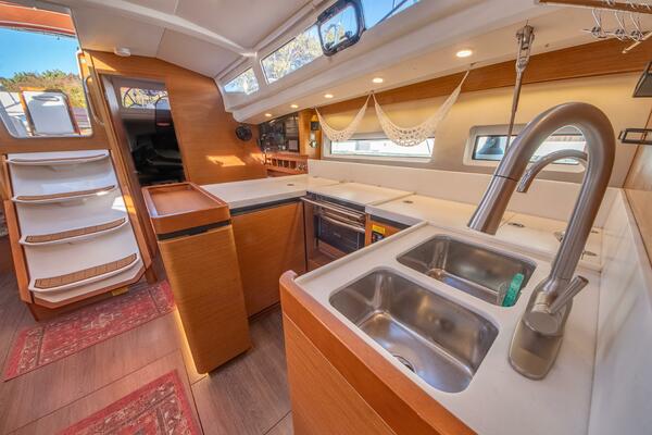 Cinnamon Girl 44ft Jeanneau Yacht For Sale