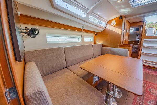 Cinnamon Girl 44ft Jeanneau Yacht For Sale