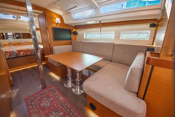 Cinnamon Girl 44ft Jeanneau Yacht For Sale