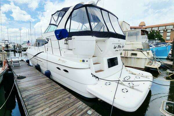 Photo of the 2000 Cruisers Yachts 4450 Express Motor Yacht "La Vita Bella"