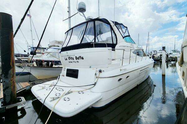 Photo of the 2000 Cruisers Yachts 4450 Express Motor Yacht "La Vita Bella"