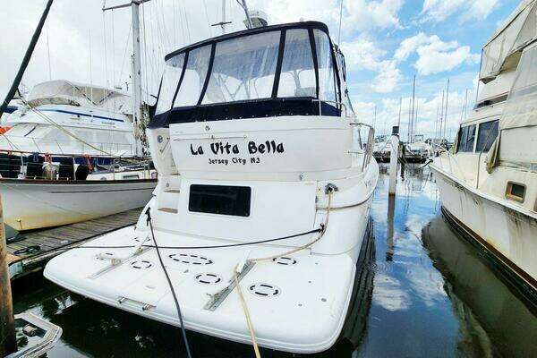 Photo of the 2000 Cruisers Yachts 4450 Express Motor Yacht "La Vita Bella"