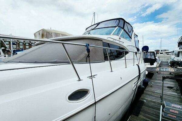 Photo of the 2000 Cruisers Yachts 4450 Express Motor Yacht "La Vita Bella"