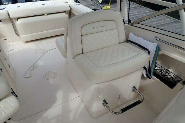 2021 Grady-White 27