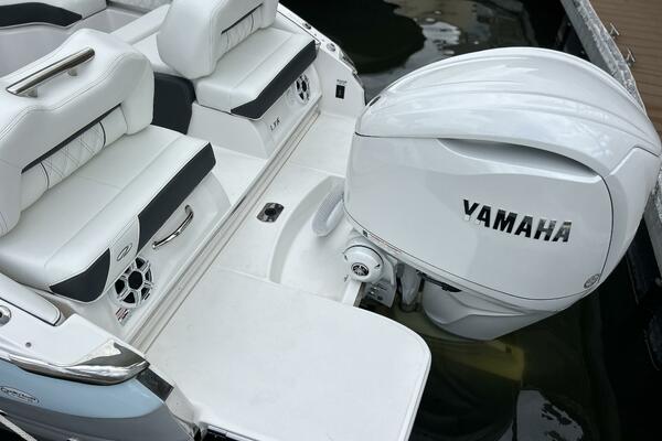 2026 Regal 26 LX6 - Motor