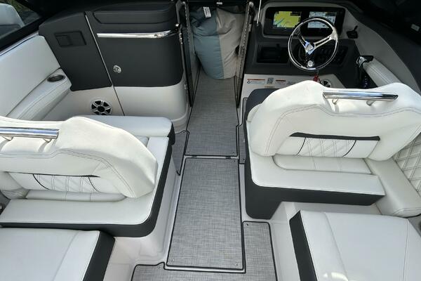 2026 Regal 26 LX6 - Cockpit