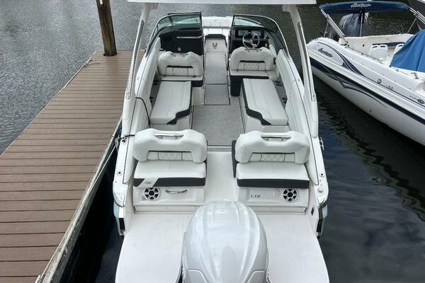 2026 Regal 26 LX6 - Stern