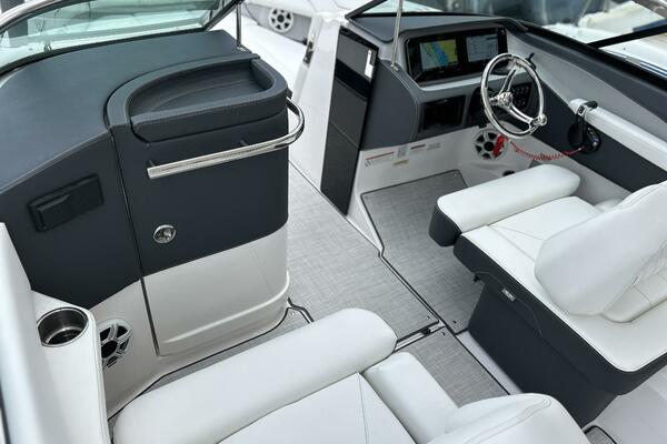 2026 Regal 26 LX6 - Cockpit