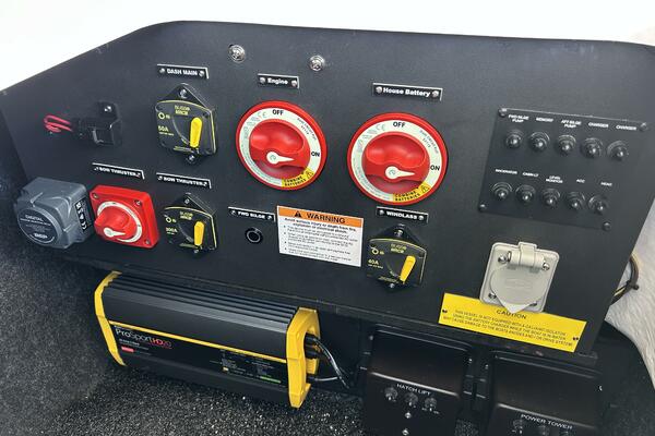 2026 Regal 26 LX6 - Controls