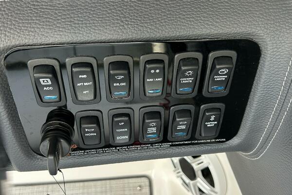 2026 Regal 26 LX6 - Helm Switches