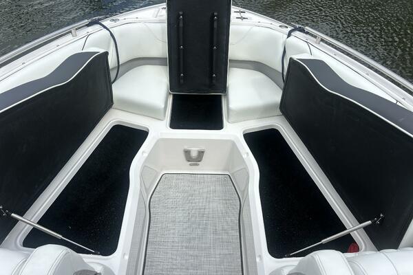 2026 Regal 26 LX6 - Bow