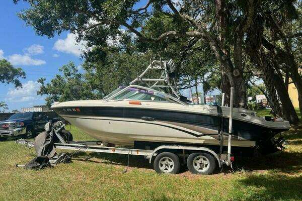 Photo of the 2003 Sea Ray 220 Bow Rider