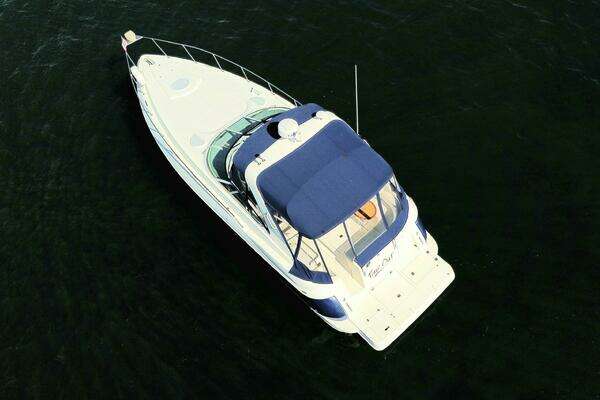 2004 Cruisers Yachts 37