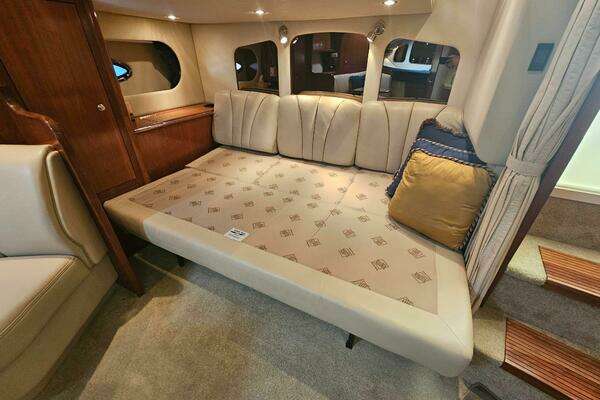 2004 Cruisers Yachts 37