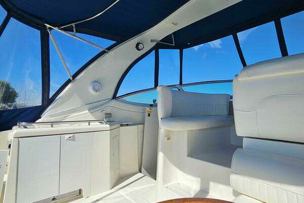 2004 Cruisers Yachts 37