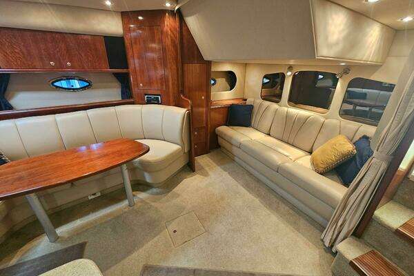 2004 Cruisers Yachts 37