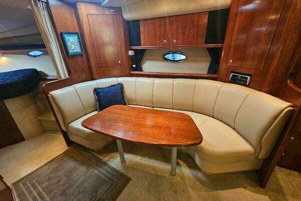 2004 Cruisers Yachts 37